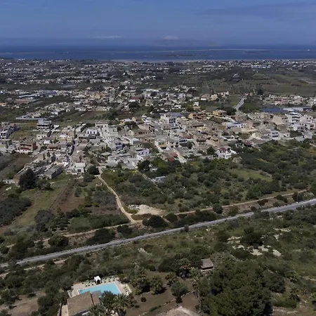 A Marsala Con Piscina Parrinello