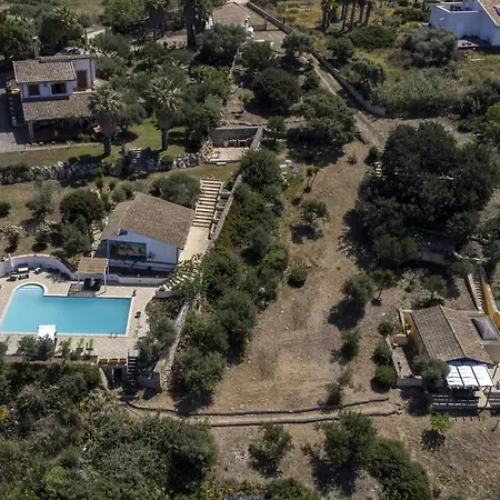 A Marsala Con Piscina Parrinello