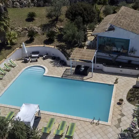 A Marsala Con Piscina Parrinello
